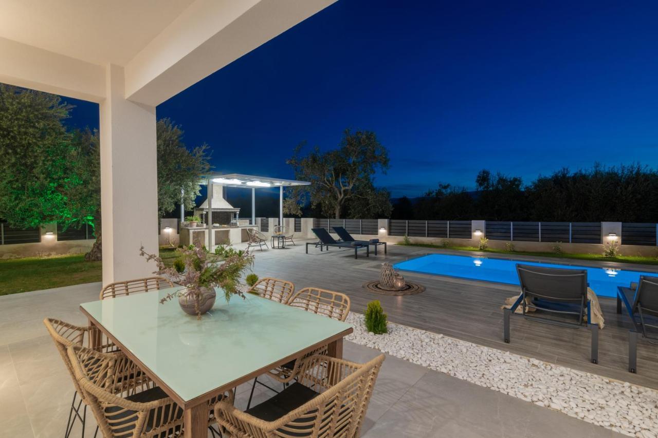 Solis Ortus Villa! Kalamaki  Exterior photo
