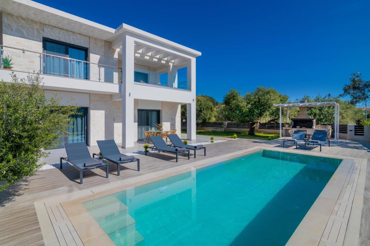 Solis Ortus Villa! Kalamaki  Exterior photo